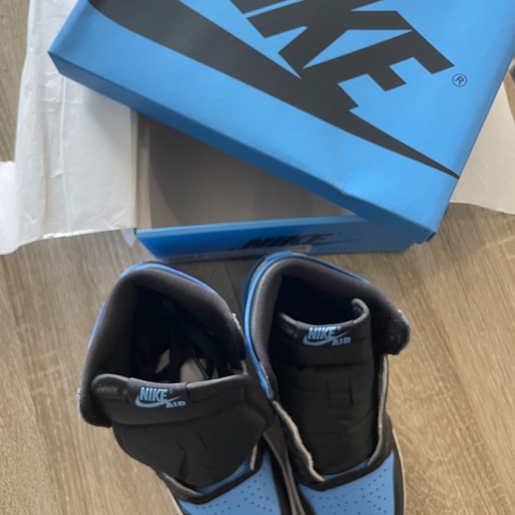 Jordan 1 Retro High OG - Picture 4 of 6